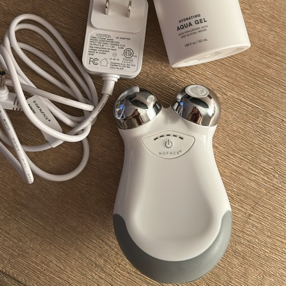 NuFace White Facial Toning Device with Aqua Gel